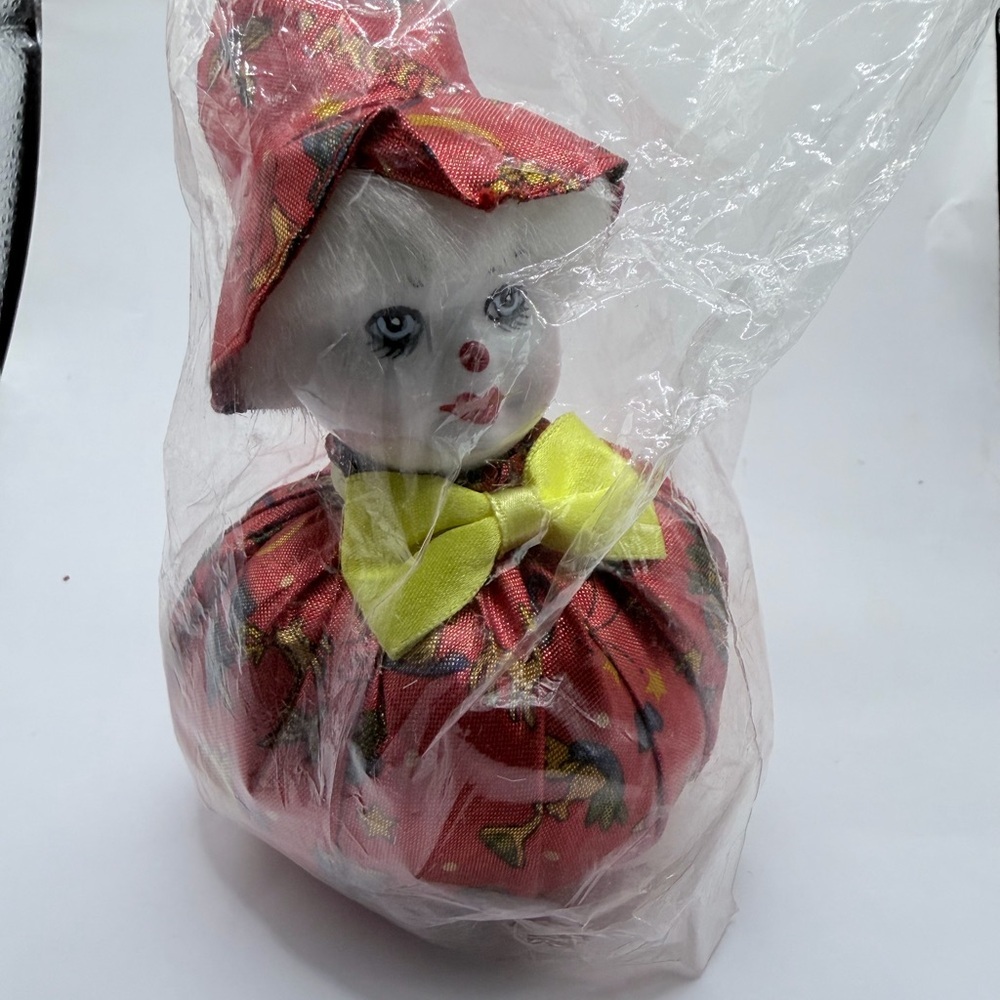 Vintage porcelain Face Red and Yellow Clown Doll Pin Cushion Decor Sewing - Picture 1 of 7